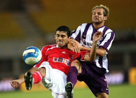 Anderson (Benfica, li.) gegen Roman Wallner (Austria Wien) Fußball EC 1 Herren Champions League Qualifikation 2006 2007, FK Austria Magna Wien - SL Benfica Lissabon 1:1 Gruppe Wien Dynamik, Fußball EC 1 Herren Champions League Qualifikation 2006 2007, FK Austria Magna Wien - SL Benfica Lissabon 1:1 Gruppe Wien Dynamik,