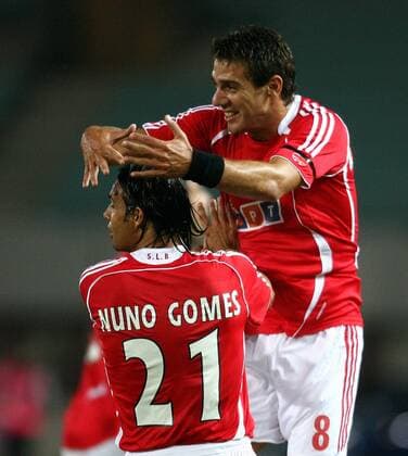 Konstantinos Katsouranis (re.) und Nuno Gomes (Benfica) - Torjubel Fußball EC 1 Herren Champions League Qualifikation 2006 2007, SL Benfica Lissabon, Superliga, 1. Portugiesische Liga Gruppe Wien Begeisterung, Freude, Fußball EC 1 Herren Champions League Qualifikation 2006 2007, SL Benfica Lissabon, Superliga, 1. Portugiesische Liga Gruppe Wien Begeisterung, Freude,