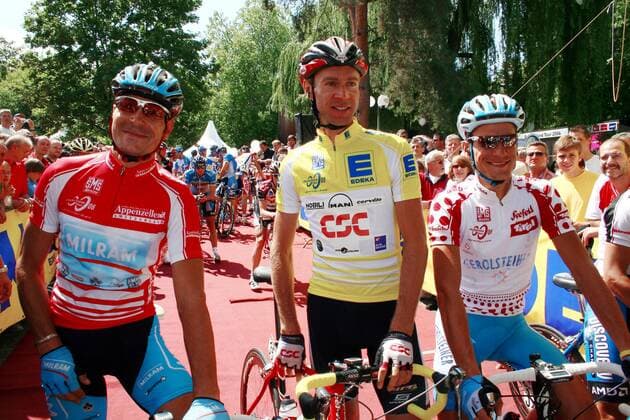 Die besten der Deutschlandtour 2006 vor dem Start, v.li.: Erik Zabel (Milram) im roten Trikot des besten Sprinters, neben Jens Voigt (CSC) im gelben Trikot des Gesamtführenden und Sebastian Land (alle Deutschland Gerolsteiner) im Bergtrikot Radsport Herren Deutschland Tour 2006, Deutschlandtour, ProTour, Straßenradsport, Straße, Rad, Vdig Gruppe 8. Etappe: Bad Krotzingen - Karlsruhe Radsport Herren Deutschland Tour 2006, Deutschlandtour, ProTour, Straßenradsport, Straße, Rad, Vdig Gruppe 8. Etappe: Bad Krotzingen - Karlsruhe 