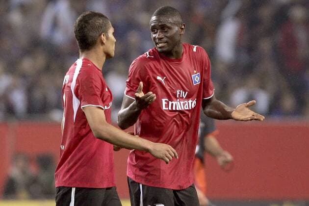 Boubacar Sanogo (re.) und Jose Paolo Guerrero (beide HSV) ratlos Fußball EC 1 Herren Champions League Qualifikation 2006 2007, Hamburger SV 1. BL, Gruppe Hamburg Fußball EC 1 Herren Champions League Qualifikation 2006 2007, Hamburger SV 1. BL, Gruppe Hamburg