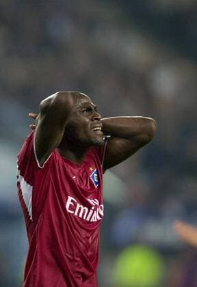 Guy Demel (HSV) verzweifelt Fußball EC 1 Herren Champions League Qualifikation 2006 2007, Hamburger SV Einzelbild Hamburg Enttäuschung, Verzweiflung, Fußball EC 1 Herren Champions League Qualifikation 2006 2007, Hamburger SV Einzelbild Hamburg Enttäuschung, Verzweiflung,