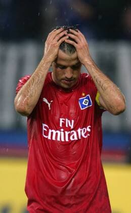 Rafael van der Vaart (HSV) enttäuscht Fußball EC 1 Herren Champions League Qualifikation 2006 2007, Hamburger SV Einzelbild Hamburg Enttäuschung, Verzweiflung, Nachdenklichkeit, Fußball EC 1 Herren Champions League Qualifikation 2006 2007, Hamburger SV Einzelbild Hamburg Enttäuschung, Verzweiflung, Nachdenklichkeit,