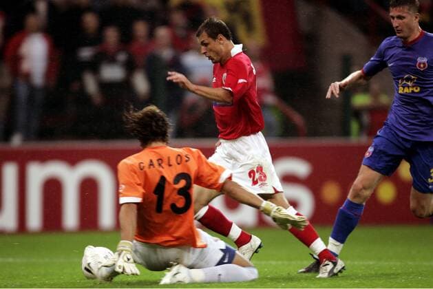 Milan Jovanovic (Lüttich, Mitte) gegen Torwart Carlos Alberto Fernandes und Dorin Goian (beide Steaua Bukarest) -  Fußball EC 1 Herren Champions League Qualifikation 2006 2007, Standard Lüttich - Steaua Bukarest 2:2 Gruppe Lüttich Dynamik, Fußball EC 1 Herren Champions League Qualifikation 2006 2007, Standard Lüttich - Steaua Bukarest 2:2 Gruppe Lüttich Dynamik,