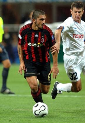 Gennaro Gattuso (Milan, li.) gegen Dejan Milovanovic (Roter Stern Belgrad) - Fußball EC 1 Herren Champions League Qualifikation 2006, AC Mailand - Roter Stern Belgrad 1:0, FK Crvena Zvezda, Vdig Gruppe Mailand Dynamik, Fußball EC 1 Herren Champions League Qualifikation 2006, AC Mailand - Roter Stern Belgrad 1:0, FK Crvena Zvezda, Vdig Gruppe Mailand Dynamik,