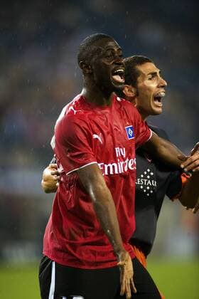 Boubacar Sanogo (HSV, li.) gegen Carlos Javier Cuellar (Osasuna) Fußball EC 1 Herren Champions League Qualifikation 2006 2007, Hamburger SV - CA Osasuna Pamplona 0:0 Gruppe Hamburg Fußball EC 1 Herren Champions League Qualifikation 2006 2007, Hamburger SV - CA Osasuna Pamplona 0:0 Gruppe Hamburg