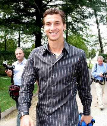 Neuzugang Zlatan Ibrahimovic (Inter) auf dem Weg zur Pressekonferenz -  Fußball Herren Serie A 2006 2007, 1. Italienische Liga, FC Internazionale Mailand, Vorstellung, Präsentation, Einzelbild Mailand Freude, Fußball Herren Serie A 2006 2007, 1. Italienische Liga, FC Internazionale Mailand, Vorstellung, Präsentation, Einzelbild Mailand Freude,