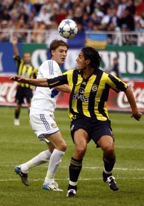 Maksim Shatskikh (Kiew, li.) gegen Önder Turaci (Fenerbahce) -  Fußball EC 1 Herren Champions League Qualifikation 2006 2007, Dynamo Kiew - Fenerbahce Istanbul 3:1, Dinamo Kiev, Vdig Gruppe Kiew Fußball EC 1 Herren Champions League Qualifikation 2006 2007, Dynamo Kiew - Fenerbahce Istanbul 3:1, Dinamo Kiev, Vdig Gruppe Kiew