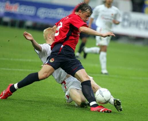 Ivica Olic (vorn, ZSKA Moskau) im Zweikampf -  Fußball EC 1 Herren Champions League Qualifikation 2006 2007, CSKA Moskau - MFK Ruzomberok 3:0, Vdig Gruppe Moskau Dynamik, Kampf, Fußball EC 1 Herren Champions League Qualifikation 2006 2007, CSKA Moskau - MFK Ruzomberok 3:0, Vdig Gruppe Moskau Dynamik, Kampf,