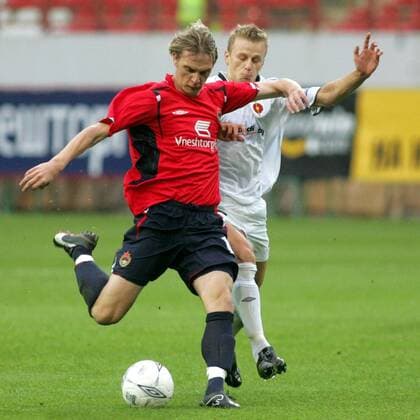 Milos Krasic (li., ZSKA Moskau) gegen Marek Sapara (Ruzomberok) -  Fußball EC 1 Herren Champions League Qualifikation 2006 2007, CSKA Moskau - MFK Ruzomberok 3:0, Vdig Gruppe Moskau Dynamik, Fußball EC 1 Herren Champions League Qualifikation 2006 2007, CSKA Moskau - MFK Ruzomberok 3:0, Vdig Gruppe Moskau Dynamik,