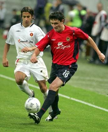 Yuri Zhirkov (re., ZSKA Moskau) gegen Tomas Sedlak (Ruzomberok) -  Fußball EC 1 Herren Champions League Qualifikation 2006 2007, CSKA Moskau - MFK Ruzomberok 3:0, Vdig Gruppe Moskau Dynamik, Fußball EC 1 Herren Champions League Qualifikation 2006 2007, CSKA Moskau - MFK Ruzomberok 3:0, Vdig Gruppe Moskau Dynamik,