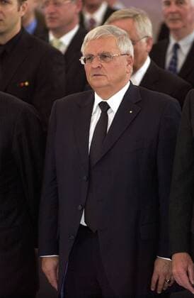 DFB Präsident Dr. Theo Zwanziger (Deutschland) während der Verleihung des Silbernen Lorbeerblattes 2006 an die deutsche Fußballnationalmannschaft Fußball WM Herren WM 2006, Verleihung Silbernes Lorbeerblatt, Lorbeer, Silber, Nationalteam, Empfang, Vdig, hoch Einzelbild Berlin Fußball WM Herren WM 2006, Verleihung Silbernes Lorbeerblatt, Lorbeer, Silber, Nationalteam, Empfang, Vdig, hoch Einzelbild Berlin
