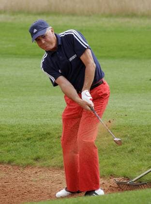 Aufsichtsratsvorsitzender Franz Beckenbauer (Bayern) golft im gewagten Outfit Fußball 1. BL Herren Prominentengolf 2006, Golf, Freizeit, Freizeitsport, Hobby, Hobbygolfer, FC Bayern München Einzelbild Herzogenaurach Dynamik, Anstrengung, Fußball 1. BL Herren Prominentengolf 2006, Golf, Freizeit, Freizeitsport, Hobby, Hobbygolfer, FC Bayern München Einzelbild Herzogenaurach Dynamik, Anstrengung,