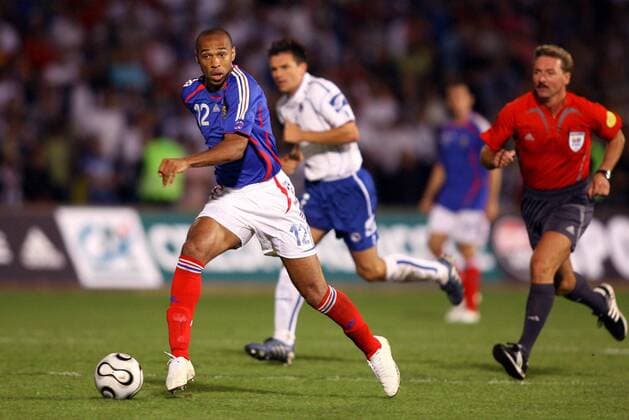 Thierry Henry (Frankreich) am Ball -  Fußball Länderspiel Herren Testspiel 2006, Test, Freundschaftsspiel, Nationalteam, Nationaltrikot, Vdig Gruppe Sarajevo Dynamik, Fußball Länderspiel Herren Testspiel 2006, Test, Freundschaftsspiel, Nationalteam, Nationaltrikot, Vdig Gruppe Sarajevo Dynamik,  