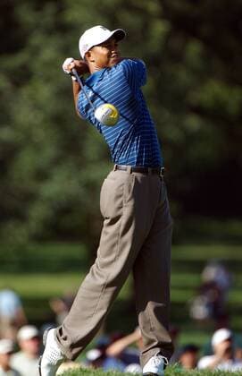 Eldrick Tiger Woods (USA) schaut seinem Abschlag hinterher Golf Herren 88. PGA Championship 2006, Tour Einzelbild Medinah Illinois Golf Herren 88. PGA Championship 2006, Tour Einzelbild Medinah Illinois