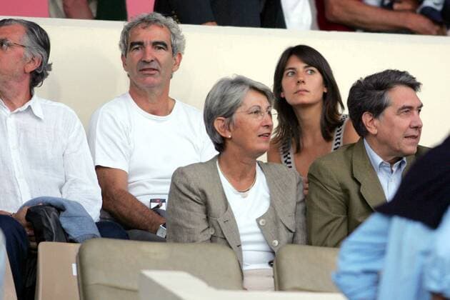 Nationaltrainer Raymond Domenech (Frankreich) beobachtet gemeinsam mit seiner Freundin Estelle Denis das Spiel -  Fußball Herren Ligue 1 2006 2007, 1. Französische Liga, Girondins de Bordeaux Gruppe Bordeaux Fußball Herren Ligue 1 2006 2007, 1. Französische Liga, Girondins de Bordeaux Gruppe Bordeaux  