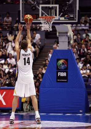 Dirk Nowitzki (Deutschland) - Freiwurf Basketball WM Herren WM 2006, Länderspiel, Nationalteam, Gruppe B, Nationaltrikot Einzelbild Hiroshima Basketball WM Herren WM 2006, Länderspiel, Nationalteam, Gruppe B, Nationaltrikot Einzelbild Hiroshima