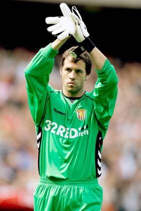 Torwart Thomas Sörensen (Aston Villa) bedankt sich bei den Anhängern -  Fußball Herren Saison 2006 2007, English Premier League, 1. Englische Liga, Aston Villa Einzelbild London Fußball Herren Saison 2006 2007, English Premier League, 1. Englische Liga, Aston Villa Einzelbild London