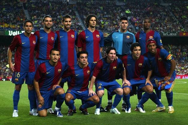 Mannschaftsfoto FC Barcelona, hi.v.li.: Sylvinho, Rafael Marquez, Oleguer Presas Renom, Thiago Motta, Torwart Victor Valdes; Samuel Etoo; vorn: Gianluca Zambrotta, Xavi, Lionel Messi, Deco, Ronaldinho -  Fußball Herren Trofeo Joan Gamper 2006 2007, Testspiel, Test, Barca, Primera Division, 1. Spanische Liga Gruppe Barcelona Fußball Herren Trofeo Joan Gamper 2006 2007, Testspiel, Test, Barca, Primera Division, 1. Spanische Liga Gruppe Barcelona