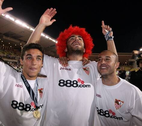 Enzo Maresca (Mitte), Jesus Navas Gonzalez (li.) und Ernesto Javier Chevanton (alle FC Sevilla) feiern den Sieg im UEFA Super Cup 2006 -  Fußball Herren UEFA Super Cup 2006, Supercup, Europacup, Europapokal, FC Sevilla Gruppe Monaco Freude, Fußball Herren UEFA Super Cup 2006, Supercup, Europacup, Europapokal, FC Sevilla Gruppe Monaco Freude,