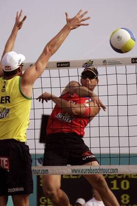 Stefan Kobel (Schweiz, re.) gegen Christoph Dieckmann (Deutschland) Beachvolleyball EM Herren Nestea European Championship Final 2006, Tour, Beach, Halbfinale Gruppe Den Haag Dynamik, Beachvolleyball EM Herren Nestea European Championship Final 2006, Tour, Beach, Halbfinale Gruppe Den Haag Dynamik,