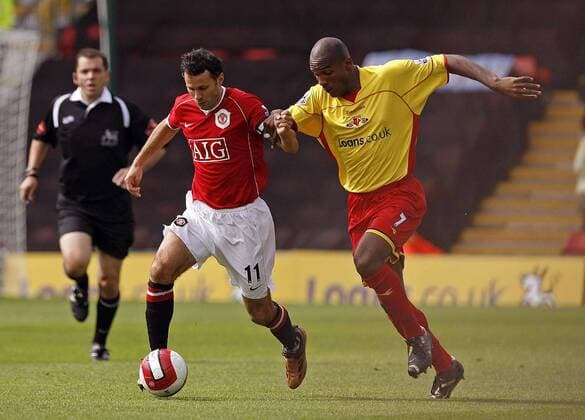 Ryan Giggs (Manchester United, li.) gegen Damien Francis (Watford) - EDITORIAL USE ONLY. No use with unauthorised audio, video, data, fixture lists, club league logos or live services. Online in-match use limited to 120 images, no video emulation. No use in betting, games or single club league player publications. Fußball Herren English Premier League 2006 2007, 1. Englische Liga, FC Watford - Manchester United 1:2, ManU Gruppe Watford Dynamik, Fußball Herren English Premier League 2006 2007, 1. Englische Liga, FC Watford - Manchester United 1:2, ManU Gruppe Watford Dynamik,