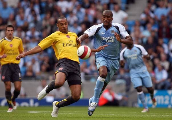 Thierry Henry (Arsenal, li.) gegen Sylvain Distin (Manchester City) -  Fußball Herren English Premier League 2006 2007, 1. Englische Liga, Manchester City - Arsenal FC London 1:0 Gruppe Manchester Dynamik, Fußball Herren English Premier League 2006 2007, 1. Englische Liga, Manchester City - Arsenal FC London 1:0 Gruppe Manchester Dynamik,