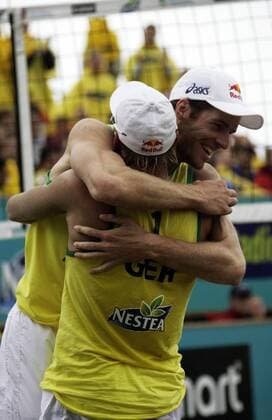 Christoph Dieckmann (hi.) jubelt mit Julius Brink (beide Deutschland) Beachvolleyball EM Herren Nestea European Championship Final 2006, Finale, Tour, Beach, Endspiel Gruppe Den Haag Freude, Beachvolleyball EM Herren Nestea European Championship Final 2006, Finale, Tour, Beach, Endspiel Gruppe Den Haag Freude,