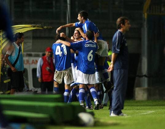 Torjubel Brescia um Torschütze Matteo Serafini (Mitte) - Fußball Herren Coppa Italia 2006 2007, Italienischer Pokal, Pokalspiel, TIM Cup, Brescia Calcio Gruppe Brescia Freude, Begeisterung, Fußball Herren Coppa Italia 2006 2007, Italienischer Pokal, Pokalspiel, TIM Cup, Brescia Calcio Gruppe Brescia Freude, Begeisterung,