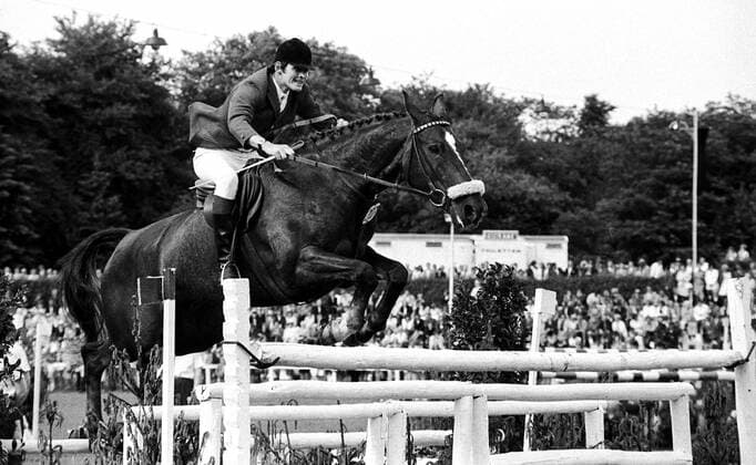 Gert Wiltfang (BR Deutschland) Pferdesport Herren Springreiten 1972, Reiten, Reitsport, Reit und Springturnier, Reitturnier, Springen Einzelbild Wolfsburg Pferdesport Herren Springreiten 1972, Reiten, Reitsport, Reit und Springturnier, Reitturnier, Springen Einzelbild Wolfsburg