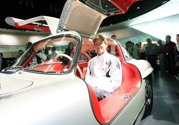 Torwart Jens Lehmann (Deutschland) im Cockpit eines Mercedes 300 SLR im Mercedes Benz Museum in Stuttgart Fußball Herren Nationalmannschaft 2006, Nationalteam, Sponsorentermin, Sponsor, Sponsoring, Werbeveranstaltung Einzelbild o0 Wirtschaft, Museum, Automuseum Automobilmuseum Stuttgart Fußball Herren Nationalmannschaft 2006, Nationalteam, Sponsorentermin, Sponsor, Sponsoring, Werbeveranstaltung Einzelbild o0 Wirtschaft, Museum, Automuseum Automobilmuseum Stuttgart