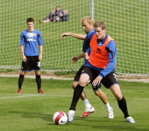 Robert Huth (re.) gegen Gaizka Mendieta (beide Middlesbrough) -  Fußball Herren English Premier League 2006 2007, 1. Englische Liga, FC Middlesbrough, Training Gruppe Middlesbrough Dynamik, Fußball Herren English Premier League 2006 2007, 1. Englische Liga, FC Middlesbrough, Training Gruppe Middlesbrough Dynamik,