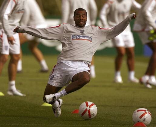 Ashley Cole (England) zeigt Einsatz im Training - EDITORIAL USE ONLY. No use with unauthorised audio, video, data, fixture lists, club league logos or live services. Online in-match use limited to 120 images, no video emulation. No use in betting, games or single club league player publications. Fußball Herren Nationalteam 2006, Training Einzelbild Manchester Dynamik, Fußball Herren Nationalteam 2006, Training Einzelbild Manchester Dynamik,
