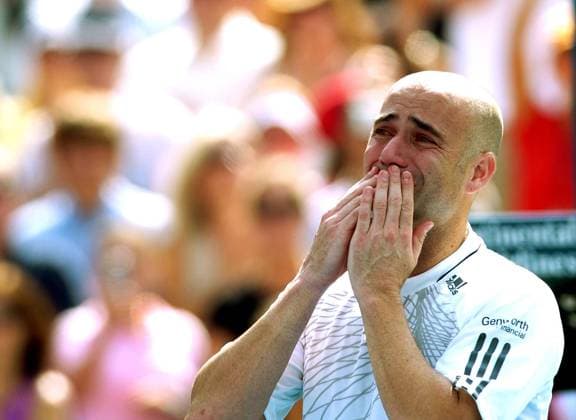 Andre Agassi (USA) verabschiedet sich zum Karriereende tränenreich von seinen Anhängern -  Tennis Herren US Open 2006, Grand Slam, ATP Tour, Vdig Einzelbild Flushing Meadow, Meadows New York, NY, N.Y Verzweiflung, Tennis Herren US Open 2006, Grand Slam, ATP Tour, Vdig Einzelbild Flushing Meadow, Meadows New York, NY, N.Y Verzweiflung,