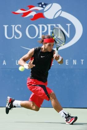 Rafael Nadal (Spanien) - Vorhand -  (NYP20060904106) Tennis Herren US Open 2006, ATP Tour, Grand Slam, Hartplatz, Hardcourt, Hartplatztennis, Hartplatzturnier Einzelbild Flushing Meadow, Meadows New York, NY, N Y Dynamik, Tennis Herren US Open 2006, ATP Tour, Grand Slam, Hartplatz, Hardcourt, Hartplatztennis, Hartplatzturnier Einzelbild Flushing Meadow, Meadows New York, NY, N Y Dynamik,