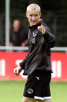 Interimstrainer Michael Schjönberg (Hannover) gibt Anweisungen Fußball 1. BL Herren Saison 2006 2007, Hannover 96, Training Einzelbild Hannover Fußball 1. BL Herren Saison 2006 2007, Hannover 96, Training Einzelbild Hannover