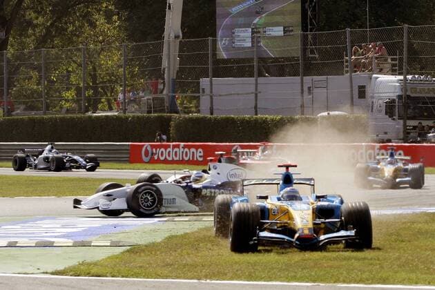 Fernando Alonso (Spanien Renault) auf Abwegen Motorsport Grand Prix Herren Großer Preis von Italien 2006, Formel 1 Weltmeisterschaft, F1, F, GP, WM, Gruppe Monza Motorsport Grand Prix Herren Großer Preis von Italien 2006, Formel 1 Weltmeisterschaft, F1, F, GP, WM, Gruppe Monza