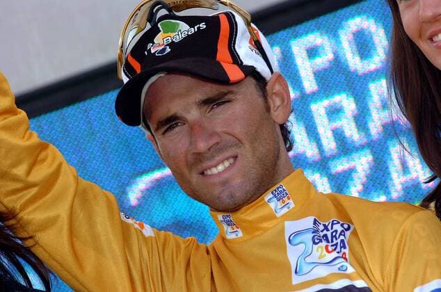 Alejandro Valverde (Spanien Caisse d Epargne - Illes Balears) fährt auch nach der 15. Etappe der Vuelta a Espana 2006 im goldenen Trikot des Spitzenreiters -  Radsport Herren Vuelta a Espana 2006, Spanienrundfahrt, ProTour, Straßenradsport, Straße, Rad Porträt 15. Etappe, Motilla del Palancar - Factoria Ford Radsport Herren Vuelta a Espana 2006, Spanienrundfahrt, ProTour, Straßenradsport, Straße, Rad Porträt 15. Etappe, Motilla del Palancar - Factoria Ford