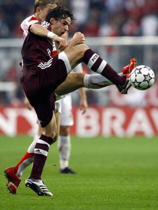Owen Hargreaves (Bayern) - Zweikampf - FuÃŸball EC 1 Herren Champions League 2006 2007, FC Bayern MÃ¼nchen - FK Spartak Moskau 4:0 Gruppe MÃ¼nchen Dynamik, Kampf, FuÃŸball EC 1 Herren Champions League 2006 2007, FC Bayern MÃ¼nchen - FK Spartak Moskau 4:0 Gruppe MÃ¼nchen Dynamik, Kampf,