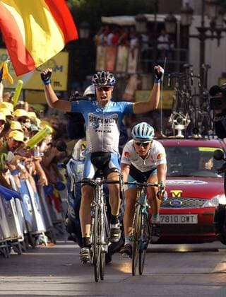 Tom Danielson (USA Discovery Channel) gewinnt vor Alexandre Vinokourov (Kasachstan Astana) die 17. Etappe der Vuelta a Espana von Adra nach Granada -  Radsport Herren Vuelta a Espana 2006, Spanienrundfahrt, ProTour, Straßenradsport, Straße, Rad Einzelbild 17. Etappe: Adra - Granada Freude, Radsport Herren Vuelta a Espana 2006, Spanienrundfahrt, ProTour, Straßenradsport, Straße, Rad Einzelbild 17. Etappe: Adra - Granada Freude,