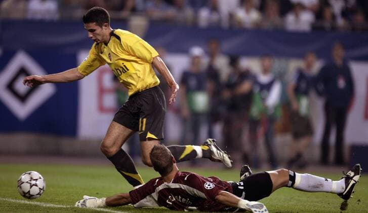 Robin van Persie (Arsenal, li.) wird von Torwart Sascha Kirschstein (HSV) im Strafraum gefoult Fußball EC 1 Herren Champions League 2006 2007, Hamburger SV - Arsenal FC London 1:2 Gruppe Hamburg Dynamik, Fußball EC 1 Herren Champions League 2006 2007, Hamburger SV - Arsenal FC London 1:2 Gruppe Hamburg Dynamik,