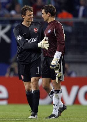 Jens Lehmann (Arsenal, li.) mit seinem Torwartkollegen Stefan Wächter (HSV) Fußball EC 1 Herren Champions League 2006 2007, Hamburger SV - Arsenal FC London 1:2 Gruppe Hamburg Harmonie, Kameradschaft, Freude, Fußball EC 1 Herren Champions League 2006 2007, Hamburger SV - Arsenal FC London 1:2 Gruppe Hamburg Harmonie, Kameradschaft, Freude,