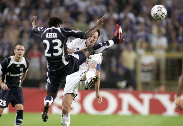 Abdul Kader Keita (Lille, li) zieht vor Bart Goor (Anderlecht) ab -  Fußball EC 1 Herren Champions League 2006 2007, RSC Anderlecht - OSC Lille 1:1 Gruppe Brüssel Dynamik, Kampf, Fußball EC 1 Herren Champions League 2006 2007, RSC Anderlecht - OSC Lille 1:1 Gruppe Brüssel Dynamik, Kampf,