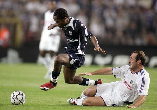 Jean Makoun (Lille, li.) gegen Yves Vanderhaeghe (Anderlecht) -  Fußball EC 1 Herren Champions League 2006 2007, RSC Anderlecht - OSC Lille 1:1 Gruppe Brüssel Dynamik, Kampf, Fußball EC 1 Herren Champions League 2006 2007, RSC Anderlecht - OSC Lille 1:1 Gruppe Brüssel Dynamik, Kampf,