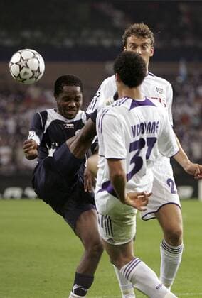 Abdul Kader Keita (Lille, li.) zieht gegen Anthony Vanden Borre (Mitte) und Roland Juhasz (beide Anderlecht) ab -  Fußball EC 1 Herren Champions League 2006 2007, RSC Anderlecht - OSC Lille 1:1 Gruppe Brüssel Dynamik, Fußball EC 1 Herren Champions League 2006 2007, RSC Anderlecht - OSC Lille 1:1 Gruppe Brüssel Dynamik,