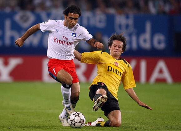 Mehdi Mahdavikia (HSV, li.) gegen Tomas Rosicky (Arsenal) Fußball EC 1 Herren Champions League 2006 2007, Hamburger SV - Arsenal FC London 1:2 Gruppe Hamburg Dynamik, Fußball EC 1 Herren Champions League 2006 2007, Hamburger SV - Arsenal FC London 1:2 Gruppe Hamburg Dynamik,