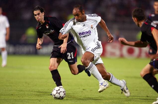 Emerson (Real Madrid, re.) gegen Tiago (Lyon) - (pan16213) Fußball EC 1 Herren Champions League 2006 2007, Olympique Lyonnais - Real Madrid CF 2:0, OL Gruppe Lyon Dynamik, Fußball EC 1 Herren Champions League 2006 2007, Olympique Lyonnais - Real Madrid CF 2:0, OL Gruppe Lyon Dynamik,  