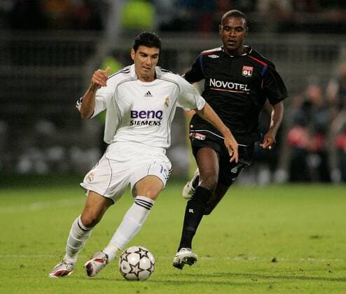 Jose Antonio Reyes (Real Madrid, li.) gegen Eric Abidal (Lyon) -  Fußball EC 1 Herren Champions League 2006 2007, Olympique Lyonnais - Real Madrid CF 2:0, OL, Vdig Gruppe Lyon Dynamik, Fußball EC 1 Herren Champions League 2006 2007, Olympique Lyonnais - Real Madrid CF 2:0, OL, Vdig Gruppe Lyon Dynamik,