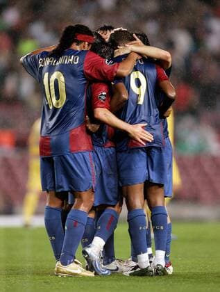 Ronaldinho (li.) und Samuel Etoo (beide FC Barcelona, re.) jubeln mit ihren Mitspielern -  Fußball EC 1 Herren Champions League 2006 2007, FC Barcelona, Barca, Vdig Gruppe Barcelona Freude, Fußball EC 1 Herren Champions League 2006 2007, FC Barcelona, Barca, Vdig Gruppe Barcelona Freude,