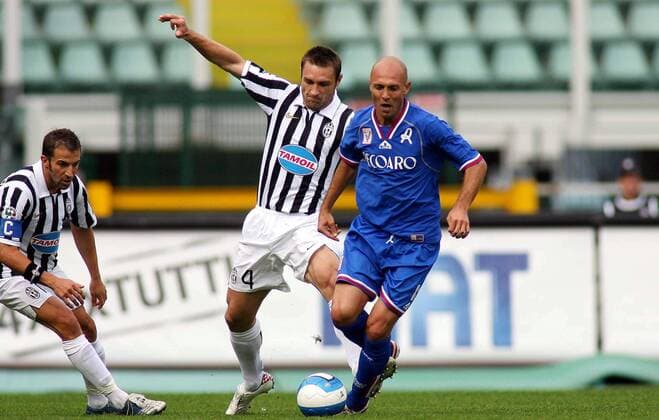 Nicola Zanini (Vicenza, re.) gegen Robert Kovac (Mitte) und Alessandro del Piero (beide Juventus) -  Fußball Herren Serie B 2006 2007, 2. Italienische Liga, Juventus Turin - Vicenza Calcio 2:1, Juve Gruppe Turin Dynamik, Fußball Herren Serie B 2006 2007, 2. Italienische Liga, Juventus Turin - Vicenza Calcio 2:1, Juve Gruppe Turin Dynamik,