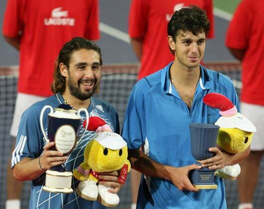 China Open Sieger Marcos Baghdatis (Zypern, li.) und der Zweitplazierte Mario Ancic (Kroatien) - (IMCp06474406) Tennis Herren China Open 2006, ATP Tour, Finale, Endspiel, Siegerehrung, Podium, Podest, Gruppe Peking Tennis Herren China Open 2006, ATP Tour, Finale, Endspiel, Siegerehrung, Podium, Podest, Gruppe Peking